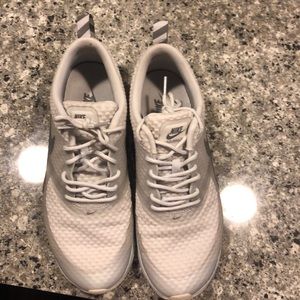 Nike Thea. Men’s 6 (women’s 8)